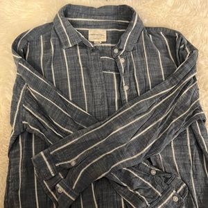 Like New American Eagle button up chambray shirt Small